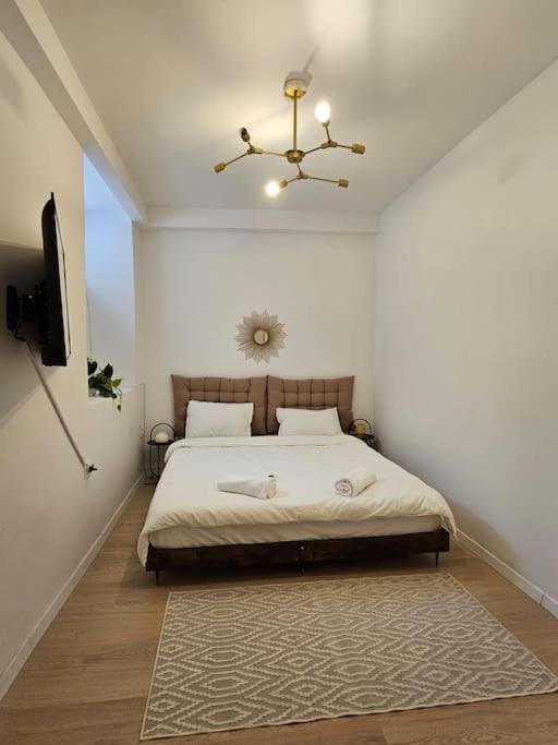 Heart Of City Center 4Br 2Bath 10 Pers Bukarest Exterior foto
